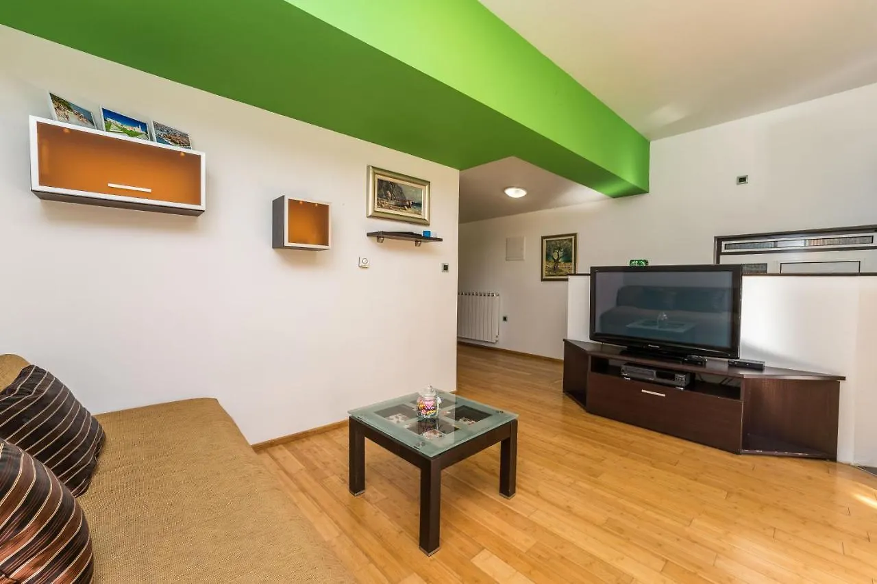 Guest House Malenica Sukosan 3*,  Croatia