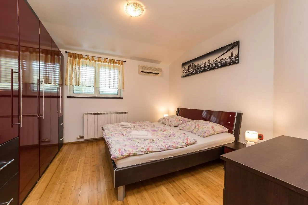 Guest House Malenica Sukosan Croatia